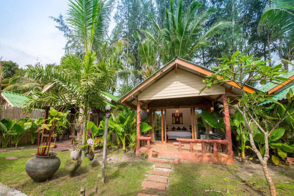 Mali Resort Pattaya Beach Ко Липе Екстериор снимка