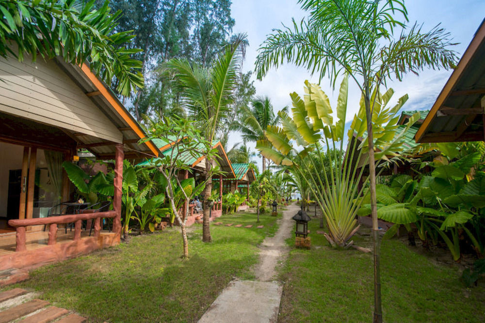 Mali Resort Pattaya Beach Ко Липе Екстериор снимка